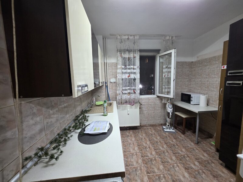 Titan, pe Liviu Rebreanu, 5 minute metrou si parc IOR, bloc 4 etaje